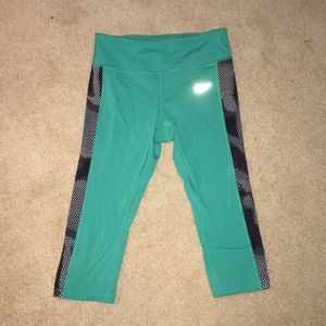 Capri NIKE workout pants